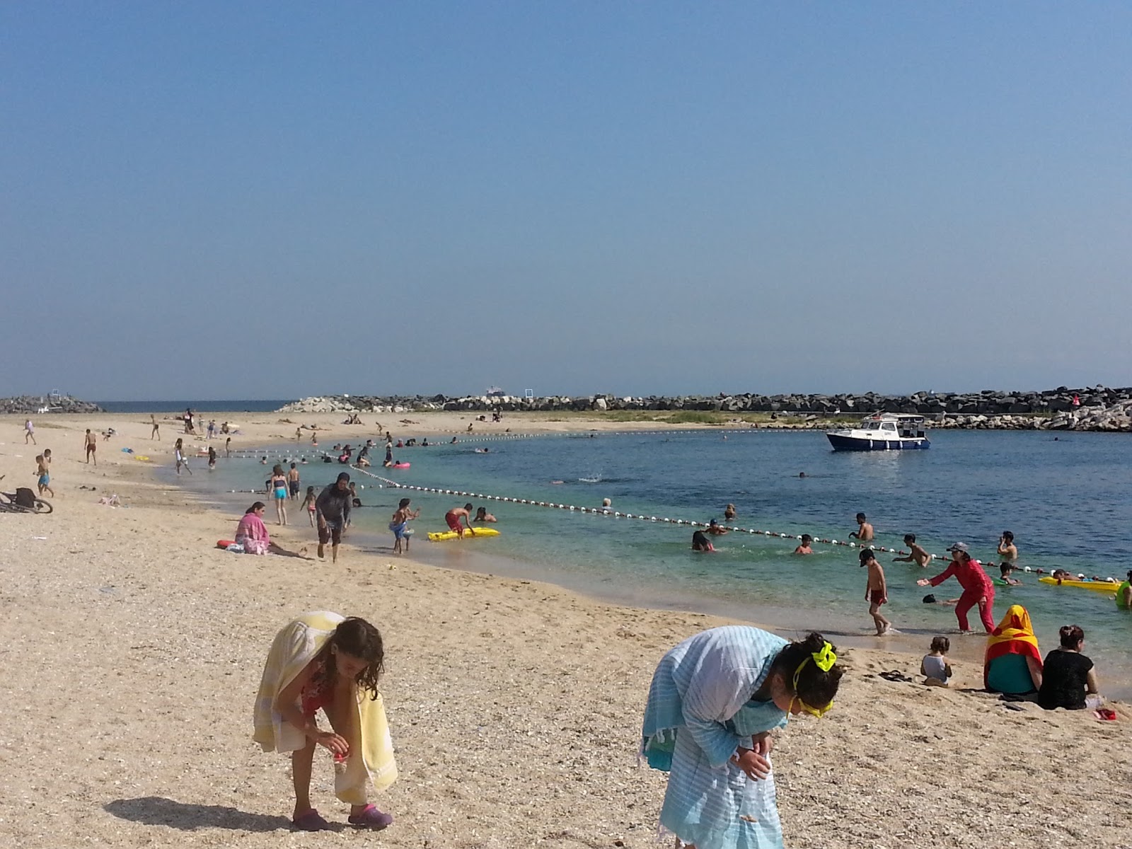 Yeşılköy Plajı - пляж с крупнозернистым песком