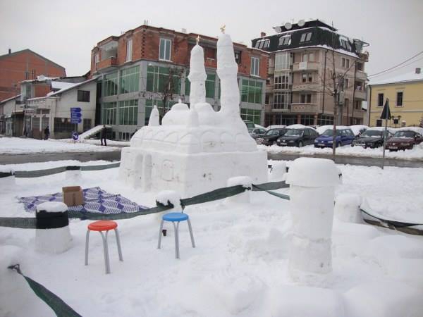 Снег в Стамбуле: снеговики