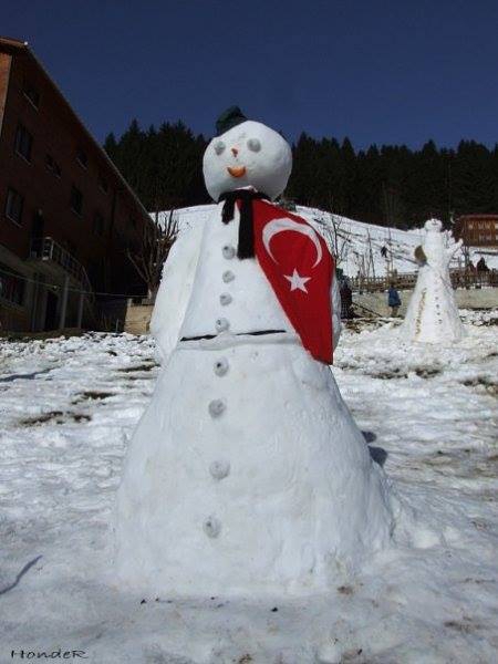 Снег в Стамбуле: снеговики