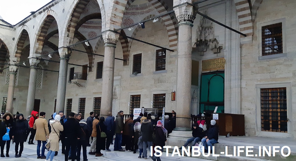 Вход в мечеть Султанахмет