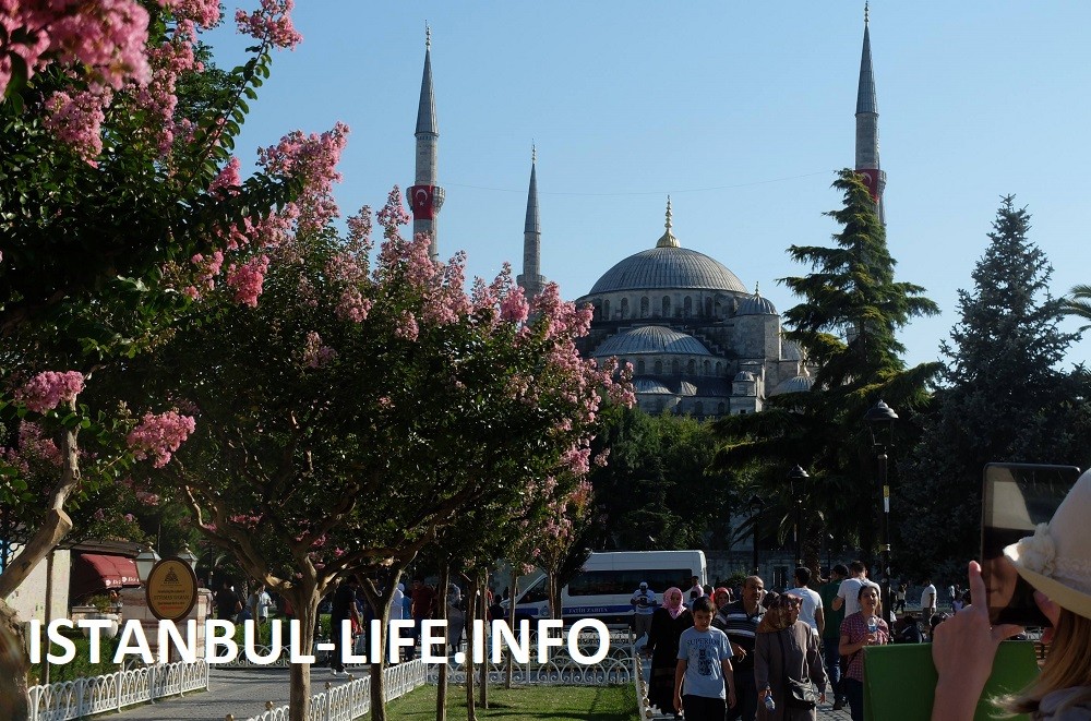 Погода в стамбуле в июле. Стамбул климат. Стамбул лето. Новый Стамбул лето. Жаркий Стамбул.
