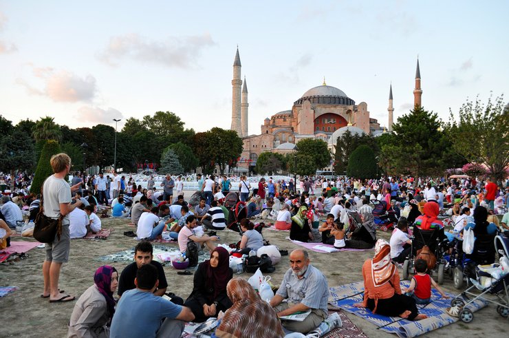Ифтар простых людей в Стамбуле