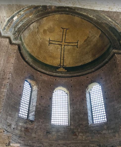 Мозаичный крест в церкви Ирины