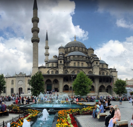 Красивая Новая мечеть в Стамбуле
