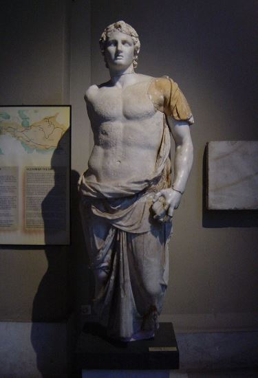 Статуя Александра Великого - музей археологии в Стамбуле