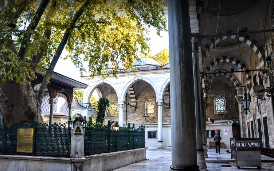 Внутренний двор мечети Эюп Султан