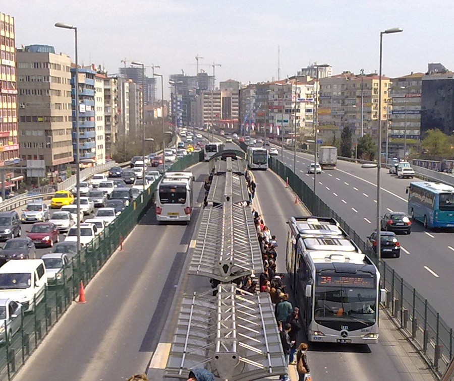 Метробус Стамбул фото