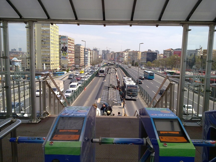 Метробус в Стамбуле
