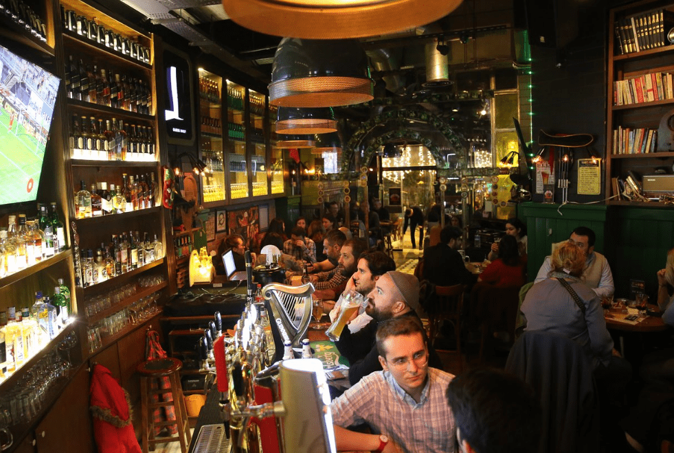 Corner Iris Pub