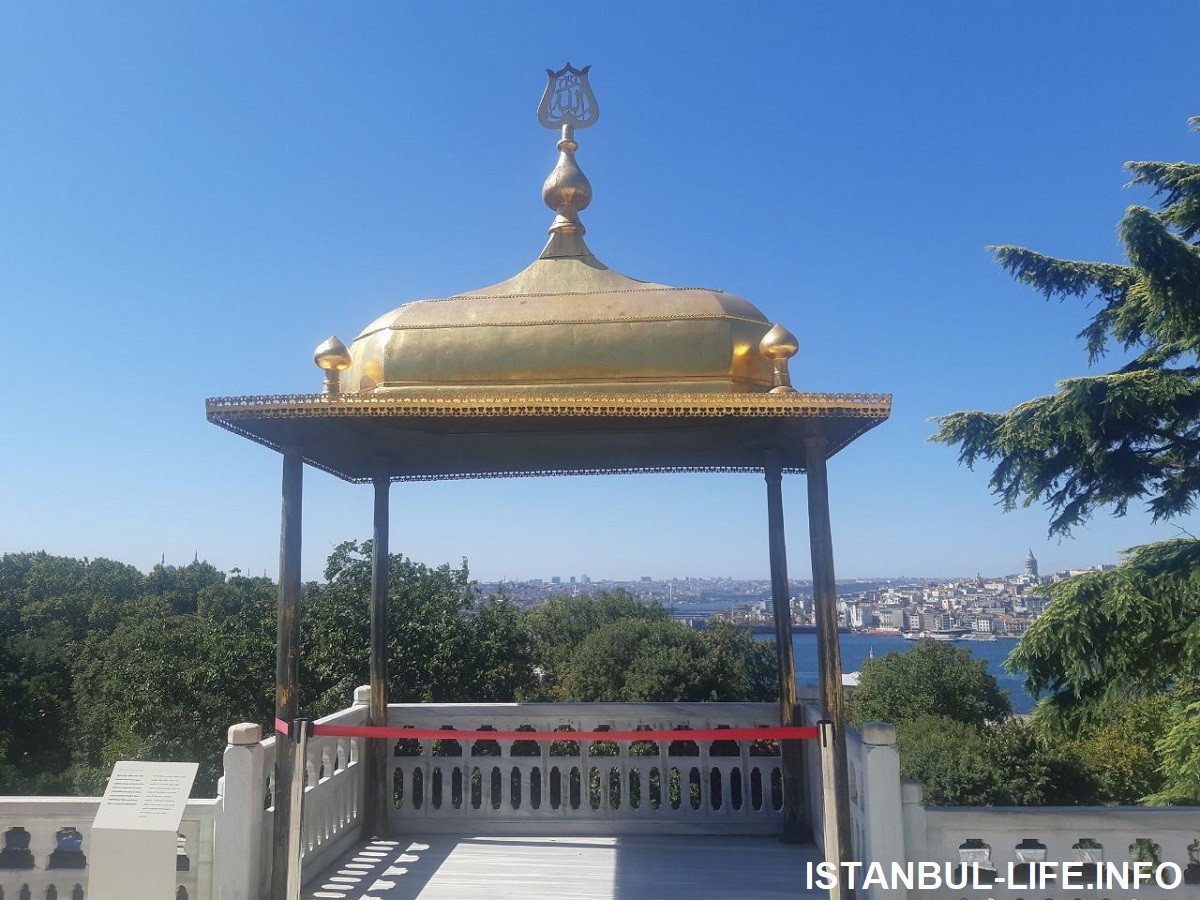 Вид с дворца Топкапы на Стамбул