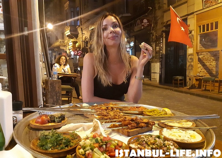 Где поесть в Стамбуле - шашлычная в районе Таксим